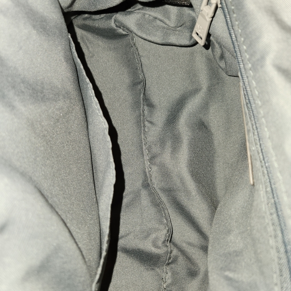 NWT Badgley Mischka Gray Wrapped Frame Clutch With Chain Strap Spring Closure - Picture 4 of 14